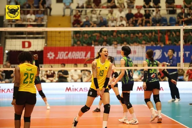 Đội hình 'đẹp như mơ' của đội Trung Quốc ở giải bóng chuyền VTV9 - Bình Điền