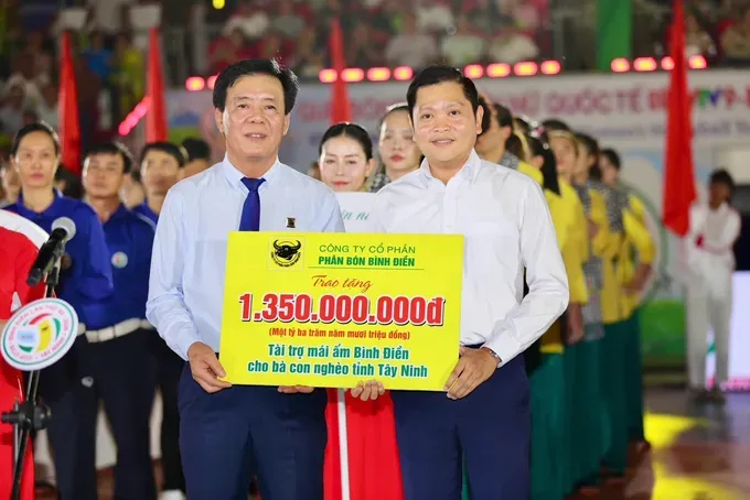 Khai mạc Cúp VTV9 – Bình Điền 2026: Giang Tô thị uy sức mạnh, Hà Nội Tasco Auto khởi đầu ấn tượng Khai mạc Cúp VTV9 – Bình Điền 2026: Giang Tô thị uy sức mạnh, Hà Nội Tasco Auto khởi đầu ấn tượng