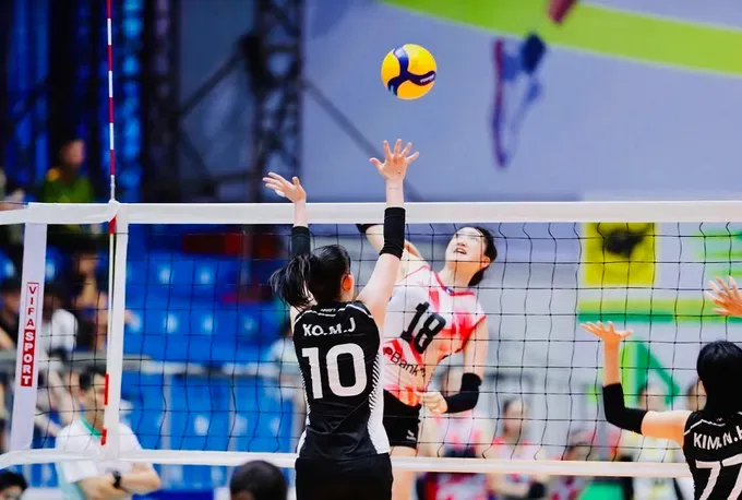 Cúp VTV9-Bình Điền 2026: Thầy trò HLV Thái Thanh Tùng gây bất ngờ với chiến thắng đội Suwon Cúp VTV9-Bình Điền 2026: Thầy trò HLV Thái Thanh Tùng gây bất ngờ với chiến thắng đội Suwon